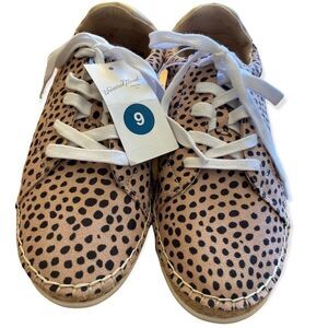 Universal Thread nude spotted lace up sneaker flat // Wms 9